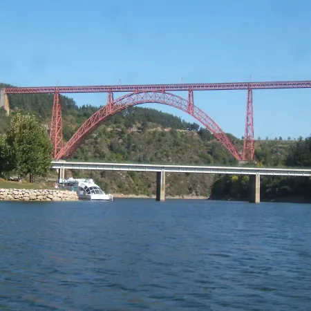 Le Nyaraló *